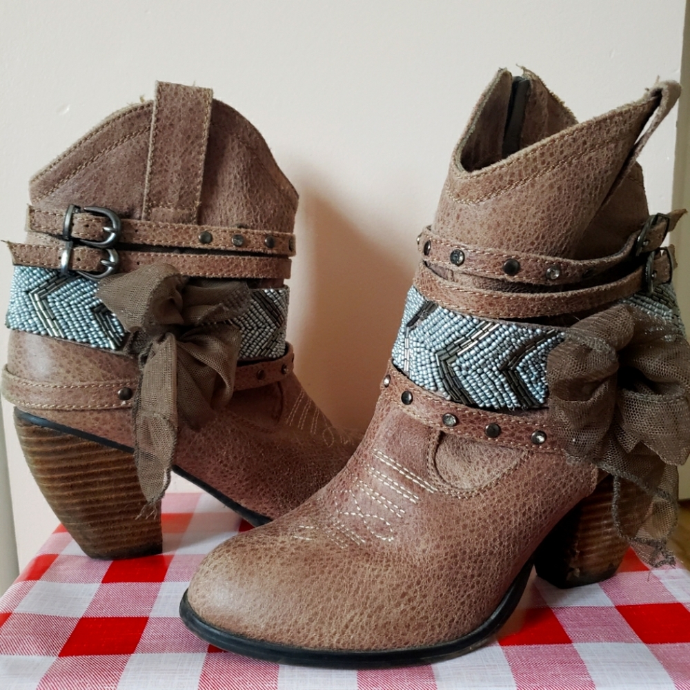 Tan embellished cowboy booties,  women's sz 7